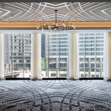Londonhouse Chicago, Curio Collection By Hilton