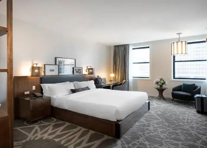Londonhouse Chicago, Curio Collection By Hilton