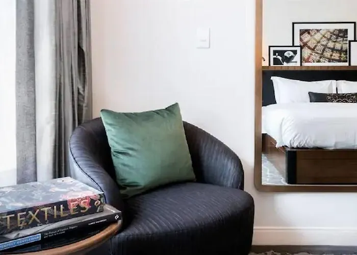 Londonhouse Chicago, Curio Collection By Hilton Chicago