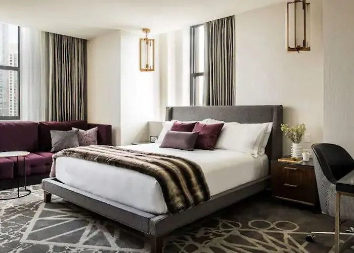 Londonhouse Chicago, Curio Collection By Hilton