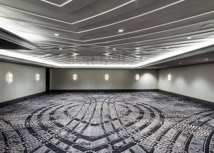 Londonhouse Chicago, Curio Collection By Hilton