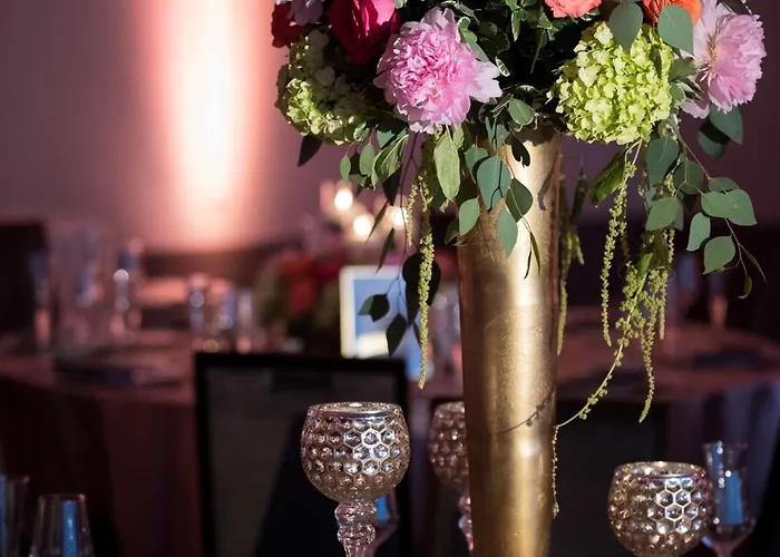 Londonhouse Chicago, Curio Collection By Hilton