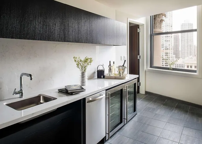 Londonhouse Chicago, Curio Collection By Hilton