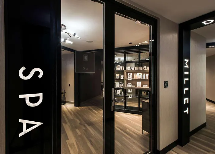 Londonhouse Chicago, Curio Collection By Hilton
