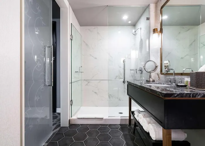 Londonhouse Chicago, Curio Collection By Hilton