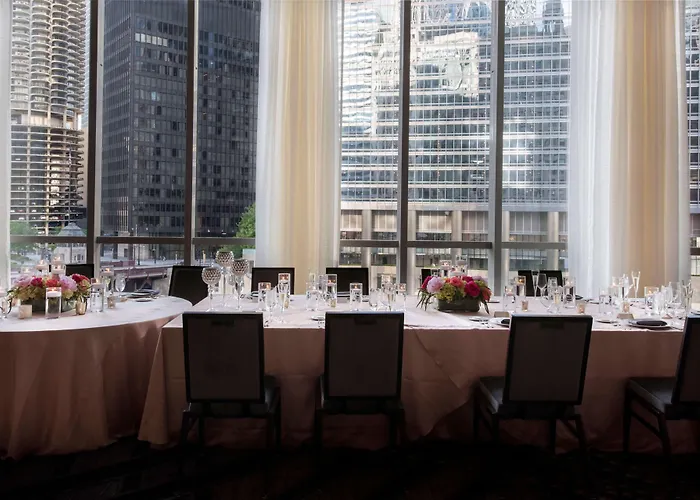 Londonhouse Chicago, Curio Collection By Hilton