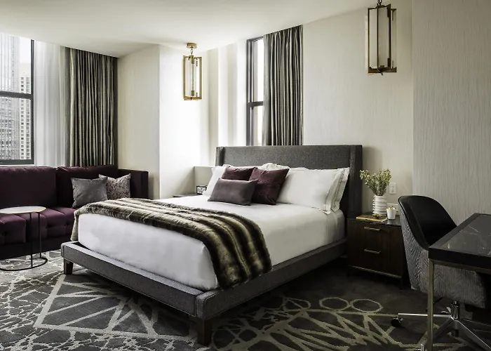 Londonhouse Chicago, Curio Collection By Hilton
