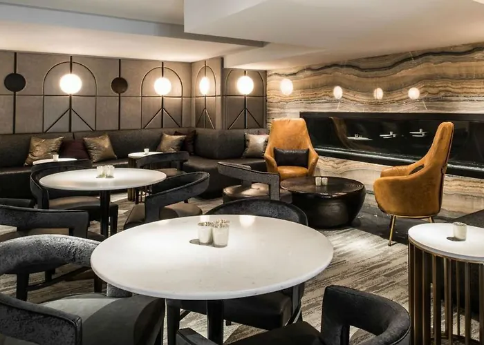 Londonhouse Chicago, Curio Collection By Hilton